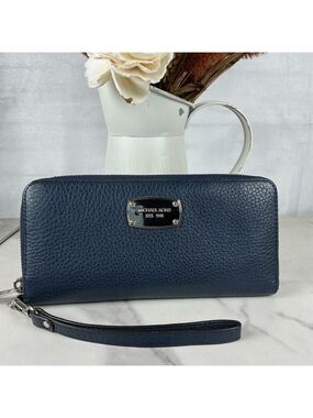 Michael Kors Jet Set Travel Dark‎ Navy Blue Leather Wristlet Large Wallet